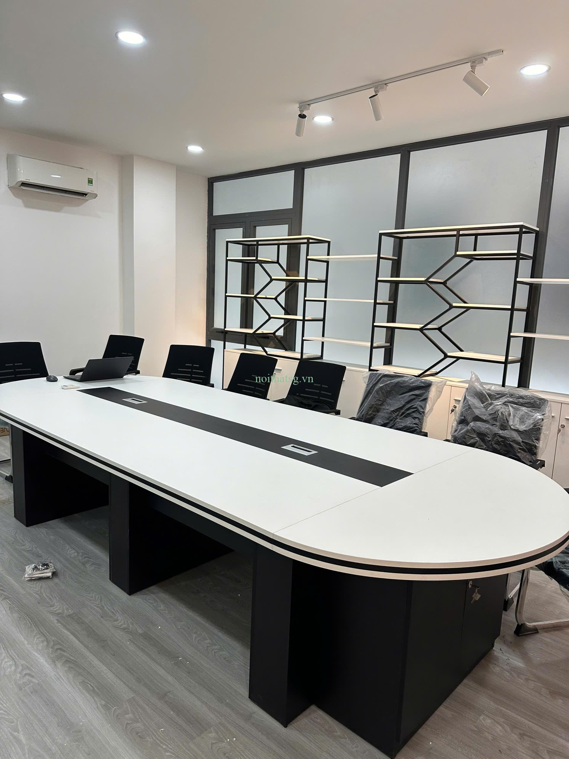 5 Cách Chọn Bàn Họp Đẹp Chuẩn, Phù Đẹp Từng Nhu Cầu 2 Bàn họp oval